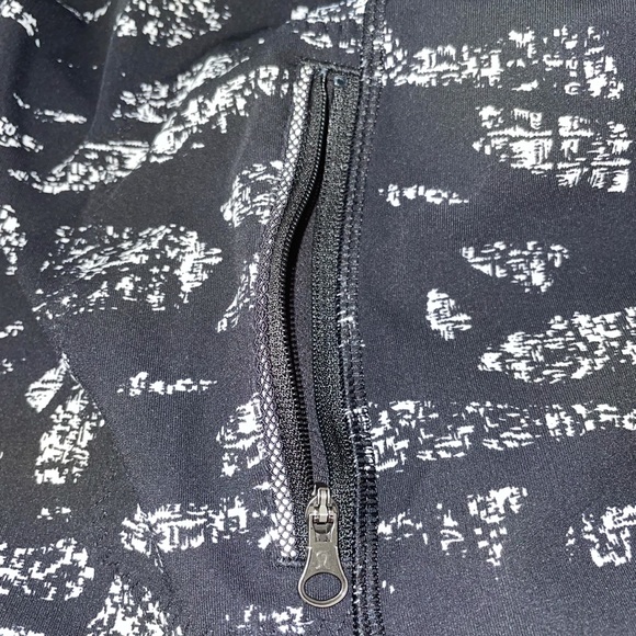 Lululemon Cropped Leggings size 8 - Picture 7 of 7